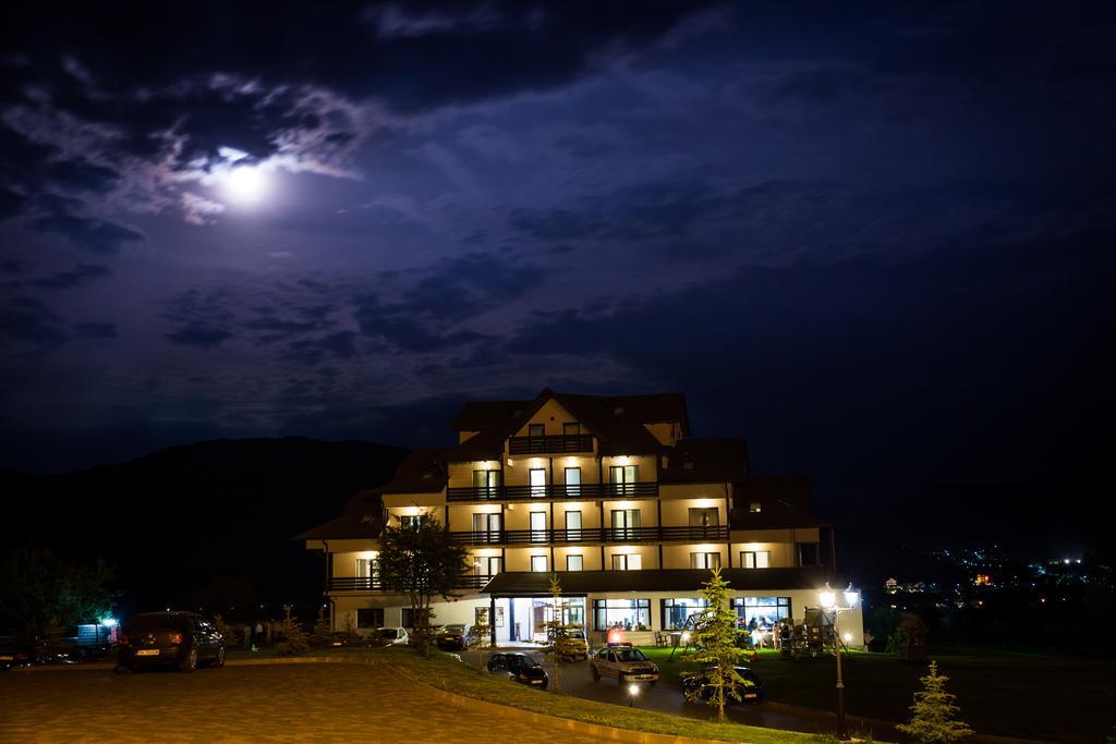 Hotel Toacabellevue Gura Humorului Exteriör bild